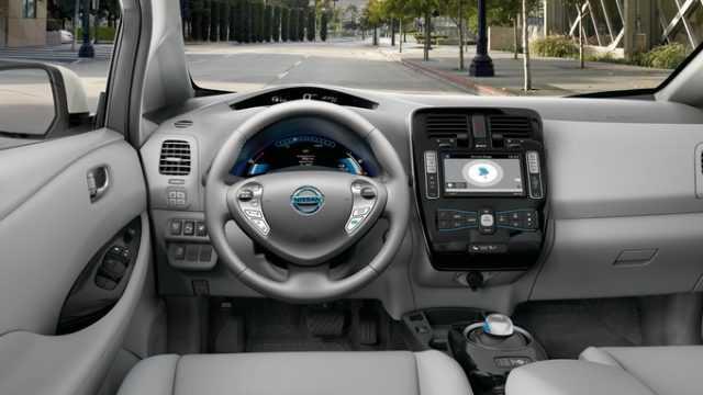 Trang bị nội thất của Nissan Leaf được hãng chú trọng vào việc sắp xếp bố trí các bộ phận. Nguồn: yyakilith.info
