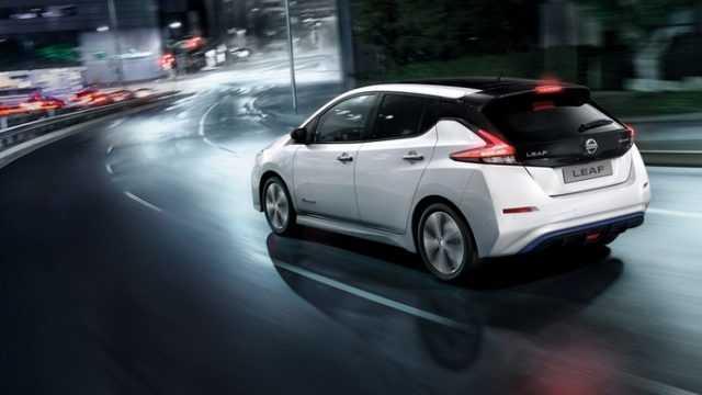 Nissan Leaf mới được trang bị thêm chế độ lái bán tự động ProPilot. Nguồn: nissan.co.uk