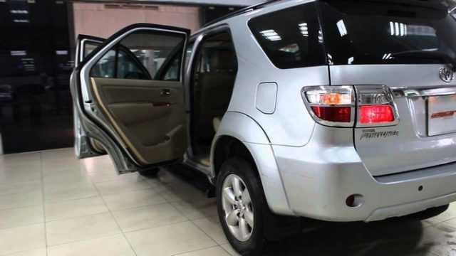 Kiểm tra kỹ lưỡng bên trong động cơ xe Toyota Fortuner. Nguồn: youtube.com