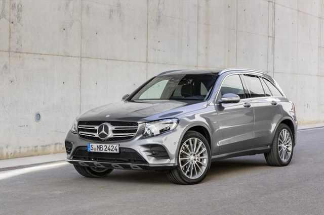 Mercedes GLK 300 2018 sở hữu ngoại hình vuông vắn và nam tính. Nguồn: Autocosmos