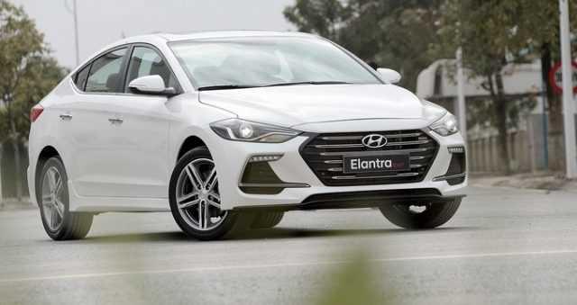 Hyundai Elantra Sport 2018 có ưu thế về giá hơn so với Mazda 3