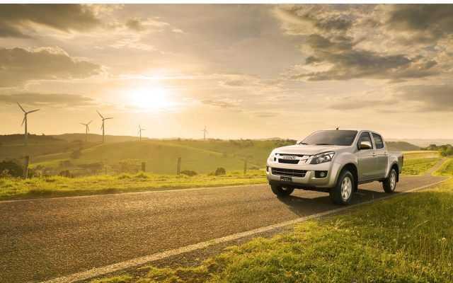 Isuzu D-max 2017 có diện mạo trẻ trung và hiện đại.