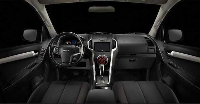 Trang bị nội thất của D-max đơn giản mà tiện dụng.