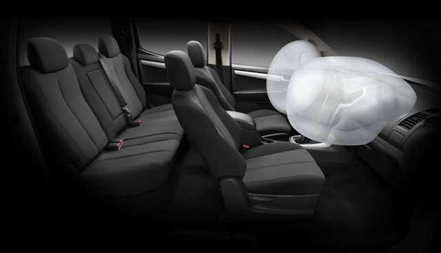 Hệ thống an toàn của D-max ở mức cơ bản với 2 túi khí trước.