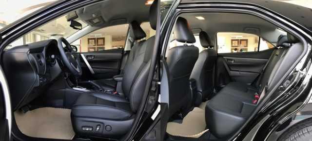 Tay lái Corolla Altis 2018 3 chấu và lớp da bọc cao cấp ở bên ngoài. Nguồn: Toyota Thăng Long