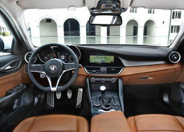 Alfa Romeo Giulia với thiết kế nội thất đậm chất Ý. Nguồn: automobiledimension.com