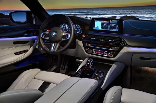 Chiếc sedan hiệu suất cao của BMW được trang bị nhiều công nghệ hiện đại. Nguồn: roadandtrack.com