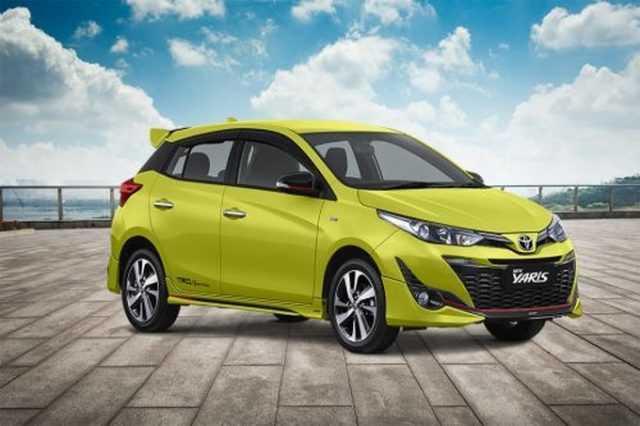 Xe Toyota Yaris dễ dàng vận hành trên đường phố chật hẹp. Nguồn: oto.com