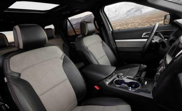 Nội thất xe Ford Everest 2018 được chăm chút khá tỉ mỉ. Nguồn: raovatxehoi.com.vn
