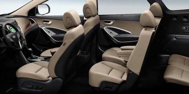 Xe sở hữu không gian nội thất khá rộng rãi và thoải mái