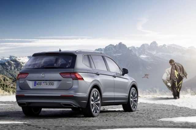 Volkswagen Tiguan 2017 có thiết kế phần đầu xe khá mới mẻ. Nguồn: baomoi.com