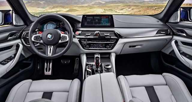 Tính năng giải trí của BMW M5 cũng đảm bảo làm bạn phải hài lòng. Nguồn: guideautoweb.com