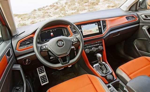 Volkswagen T-Roc 2018 thế hệ mới với thiết kế 5 chỗ ngồi và nhiều tiện nghi. Nguồn: caranddriver.com