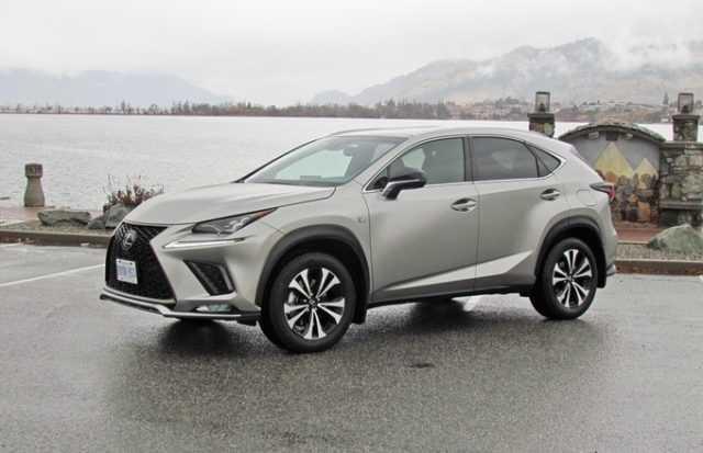 NX300 cũng dễ dàng vượt qua đối thủ của mình về các tính năng an toàn. Nguồn: Driving.ca