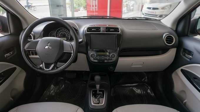 Mitsubishi Attrage 2018 với ưu điểm không gian rộng rãi, thoải mái.