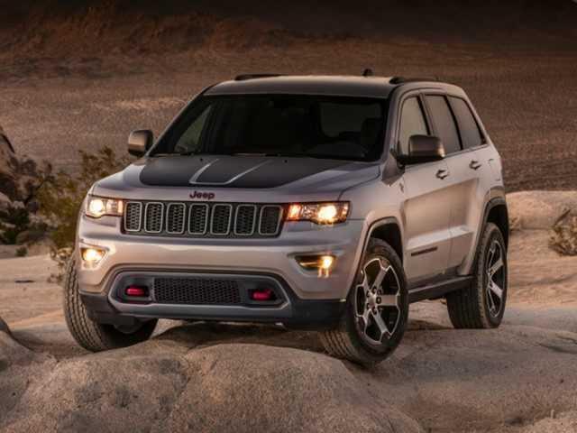 Thế hệ mới 2018 Jeep Grand Cherokee có thiết kế mặt ca lăng ấn tượng.