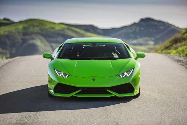 Xe nhìn từ phía trước. 