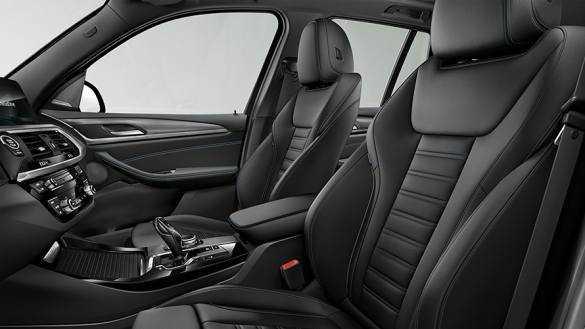 Nội thất của 2018 BMW X3 M40i đa phần được tập trung ở khoang lái