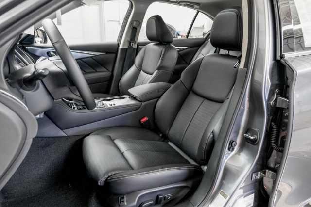 Nội thất trong xe. 