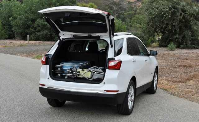 Khoang hành lý sau xe.