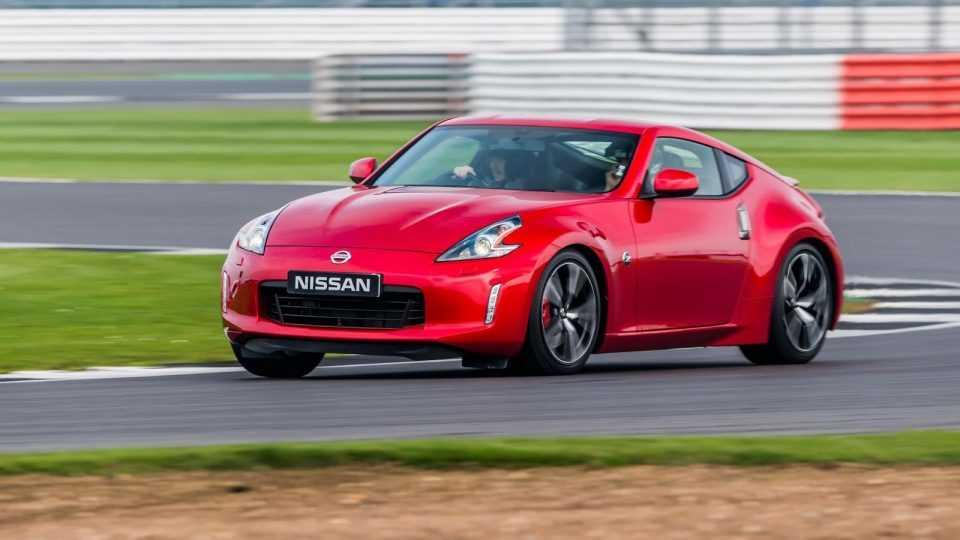 Đánh giá xe thể thao Nissan 370Z 2017