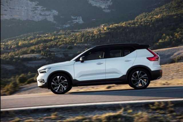 Ngoại thất bên ngoài trắng sáng tinh tế của Volvo XC40
