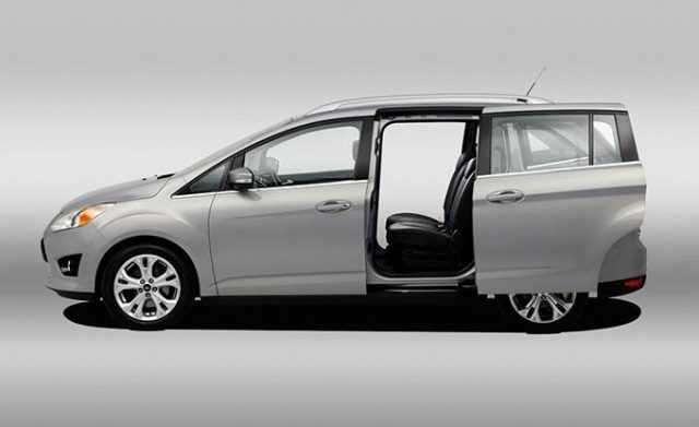 Thiết kế cửa trượt thông minh trên Ford Grand C Max 2017 