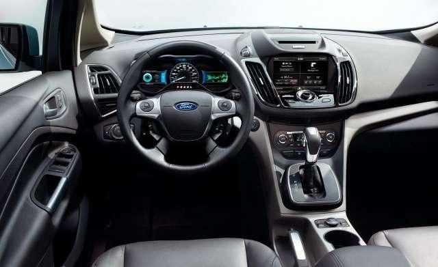 Khoang cabin với màn hình cảm ứng 8.0 icnh trên Ford Grand C Max 2017