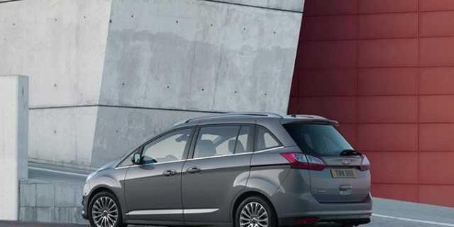 Ford Grand C Max 2017 với cac phiên bản động cơ xăng và diesel