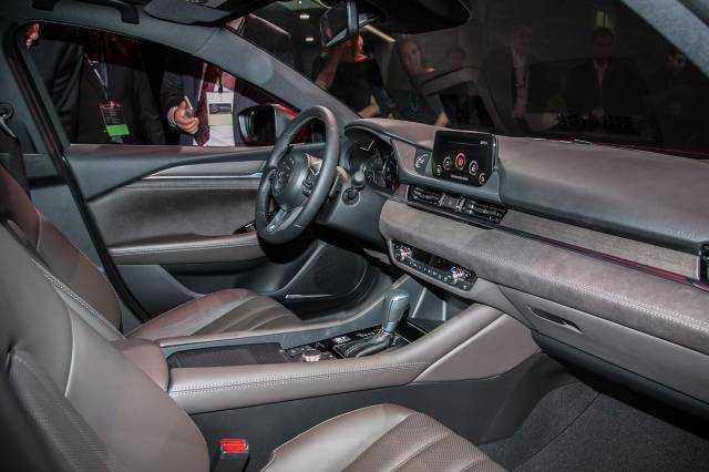 Khả năng vận hành êm ái trên từng kilomet của Mazda6