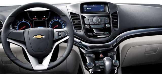 Nên lựa chọn Chevrolet Orlando 2018 hay Toyota Innova 2018 để kinh doanh ?