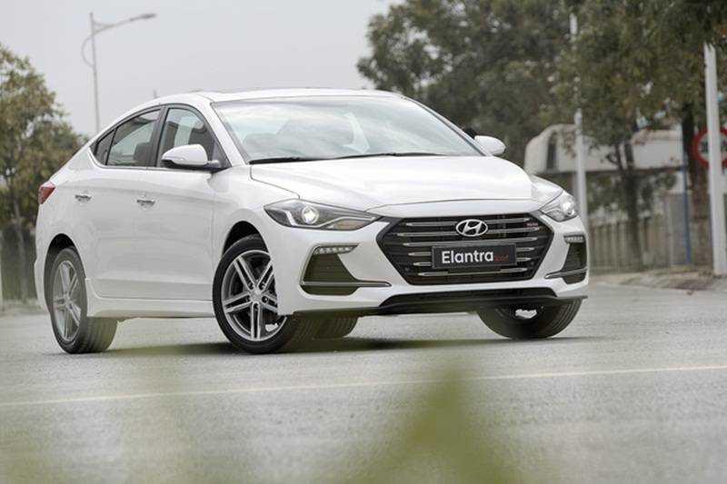 So sánh Honda Civic và Hyundai Elantra Sport