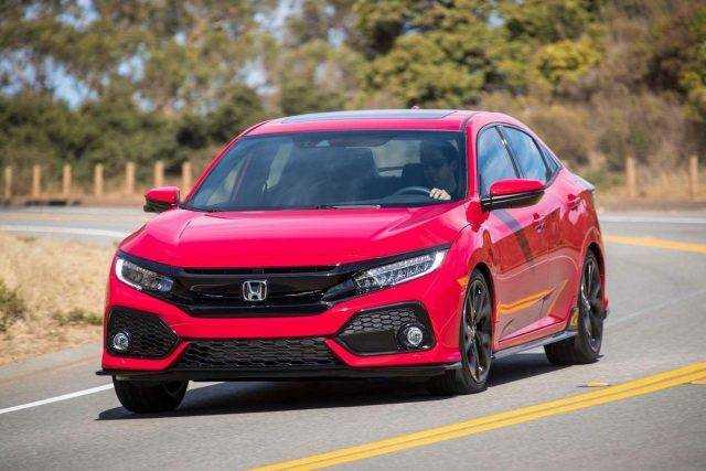So sánh nội ngoại thất xe Honda Civic và Hyundai Elantra Sport thế hệ mới