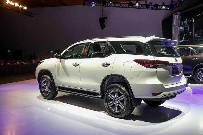 Toyota Fortuner bất ngờ tăng giá, thêm hai bản máy dầu 
