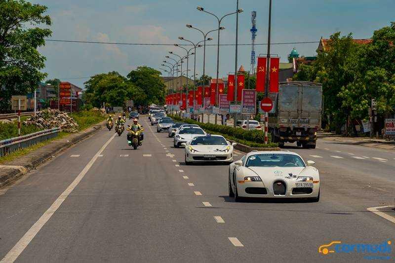 Bugatti Veyron xuyên việt