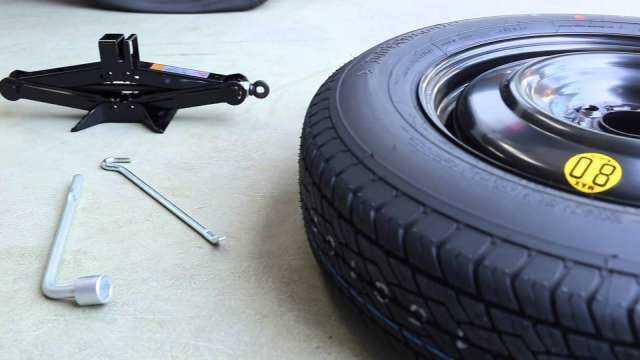 Cách thay lốp dự phòng ô tô