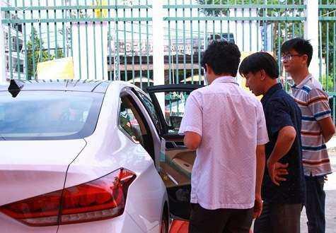 Mua xe lần đầu, chọn ô tô cũ hay mới?