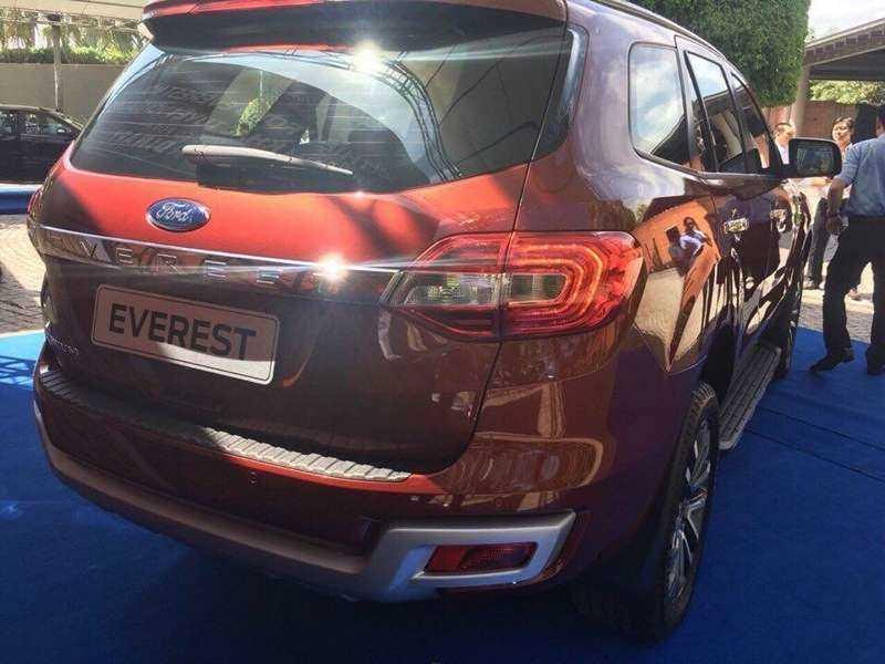Ford Everest 2018 chuẩn bị ra mắt