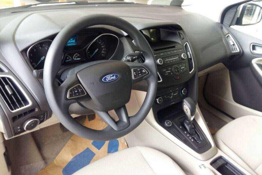Ford Focus giá thấp kỉ lục 560 triệu đồng, ngang ngửa Honda City