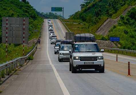 Hơn 6.000 sách đổi đời được đoàn siêu xe trao tặng tại Tây Bắc