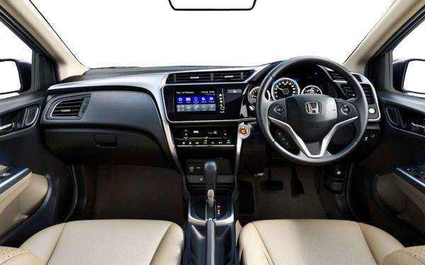 So sánh xe hơi loại sedan xe Honda City và xe Hyundai Accent