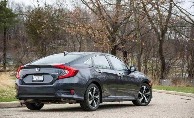 Honda Civic 2018 góc nhìn về động cơ và trang bị an toàn