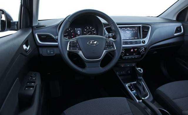 So sánh xe hơi loại sedan xe Honda City và xe Hyundai Accent