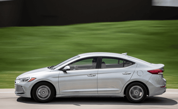 Cùng đặt Hyundai Elantra và Kia Cerato lên bàn cân so sánh