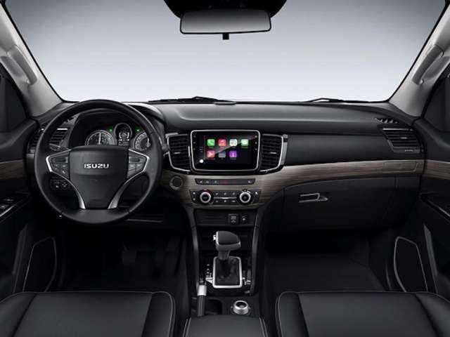 Nội thất Isuzu Mu-X và Toyota Fortuner - thiết kế nào thu hút hơn?