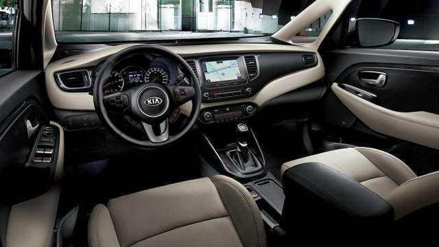 So sánh nhanh thiết kế nội thất Kia Rondo và Suzuki Ertiga