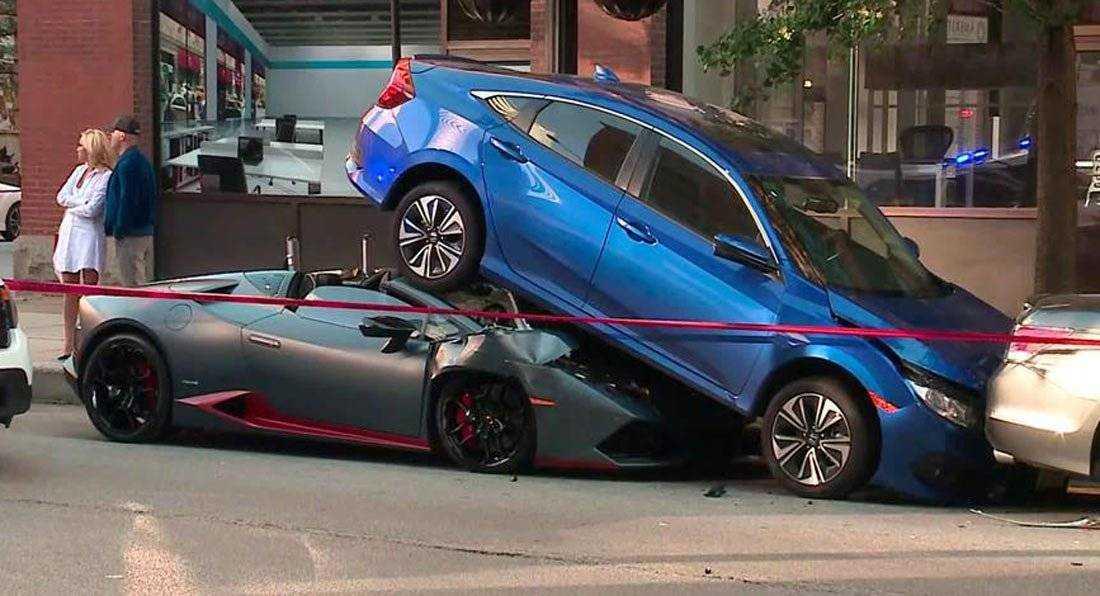 Xót xa siêu bò Lamborghini Hurancan Spyder bị Honda Civic 