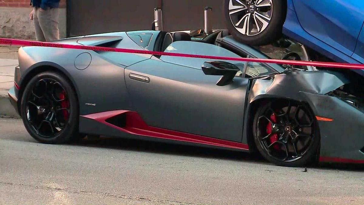 Xót xa siêu bò Lamborghini Hurancan Spyder bị Honda Civic 