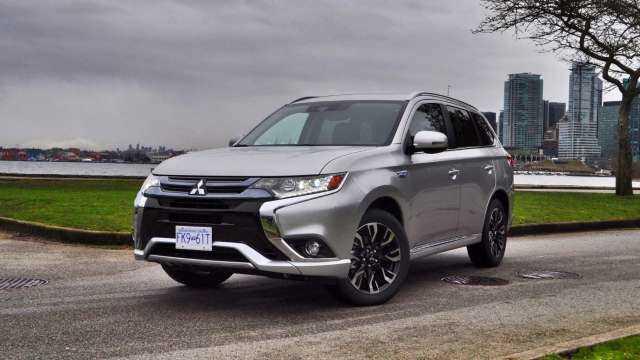 Đánh giá Mitsubishi Outlander 2018 – xe SUV bán chạy tại thị trường châu u