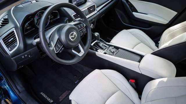 Đánh giá nội thất Mazda3 bản sedan